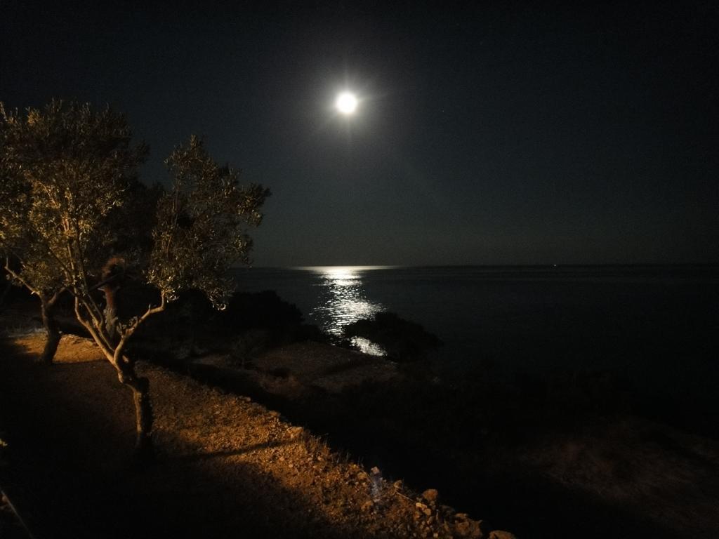 Kavos Bay Seafront Hotel Agia Marina  Экстерьер фото