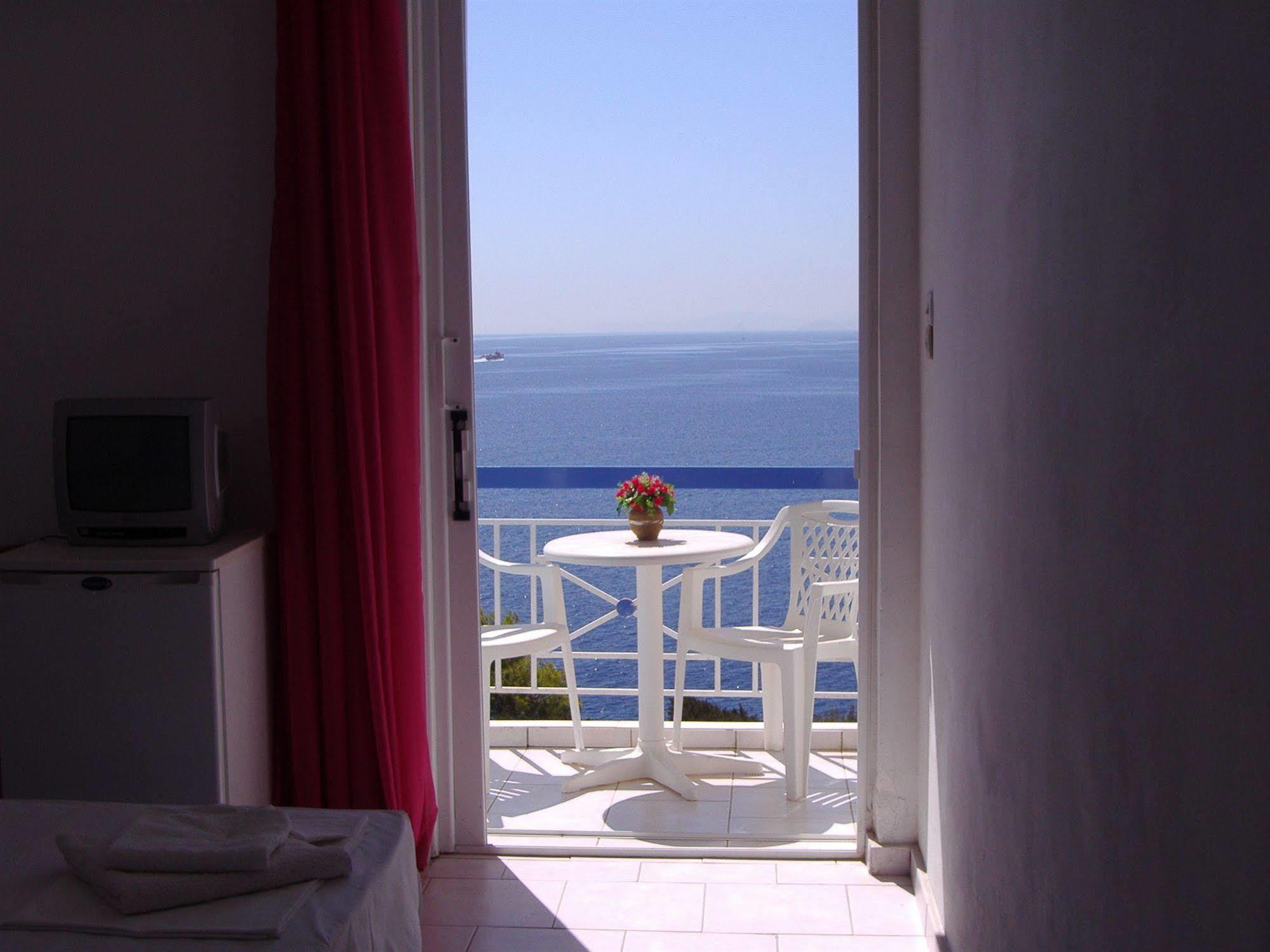 Kavos Bay Seafront Hotel Agia Marina  Экстерьер фото